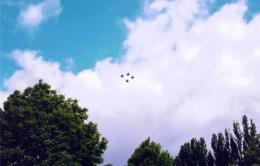 Overvlucht door vier F-16's van Kleine Brogel