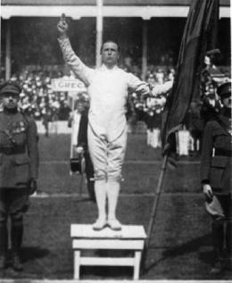 Prestation de serment olympique aux J.O. d'Anvers en juillet 1920 (A sa droite, le lieutenant Jan Olieslagers)